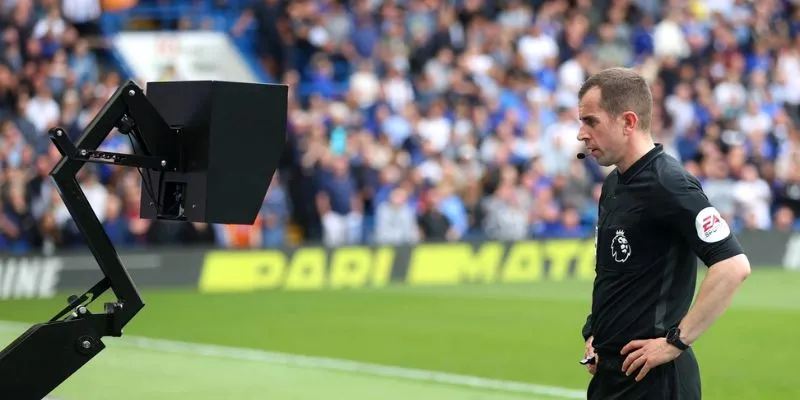 Công Nghệ VAR - Bước Tiến Mới Tạo Sự Công Bằng Bóng Đá