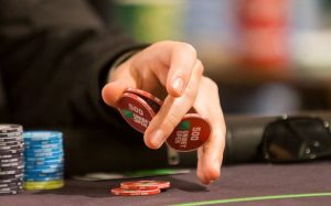 Bluff Là Gì - Chiến Thuật Phổ Biến Nhất Trong Trò Chơi Poker